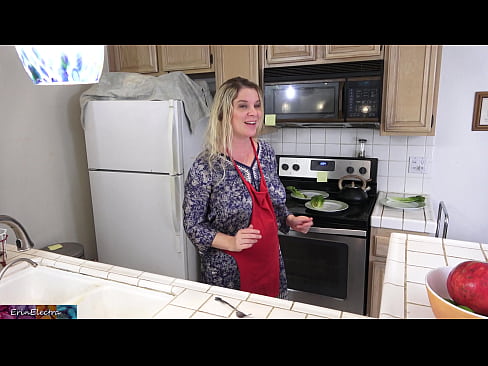 ❤️ Stepmom mulgere eum in culina ante diem suum Fuck video ad nos la.porn-evooli.ru